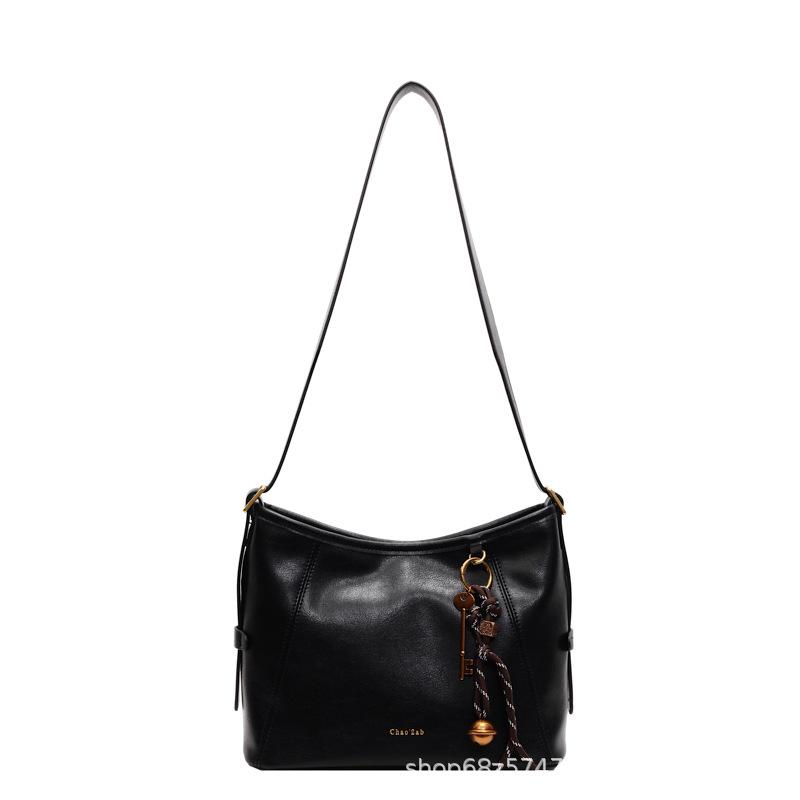 Large-capacity bag women's autumn and winter versatile 2025 new simple shoulder messenger bag premium texture commuter bucket bag