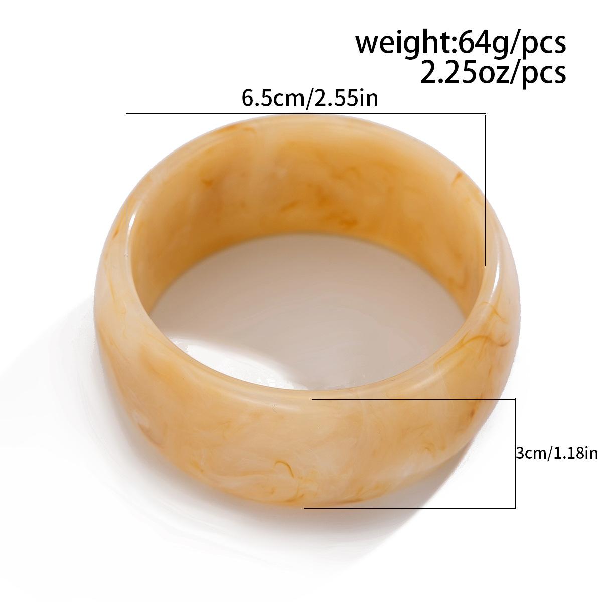 

Аксессуары, браслеты, круглые браслеты в литературном и ретро-стиле, широкий женский вариант, неровные акриловые браслеты с размытыми узорами. бежевый