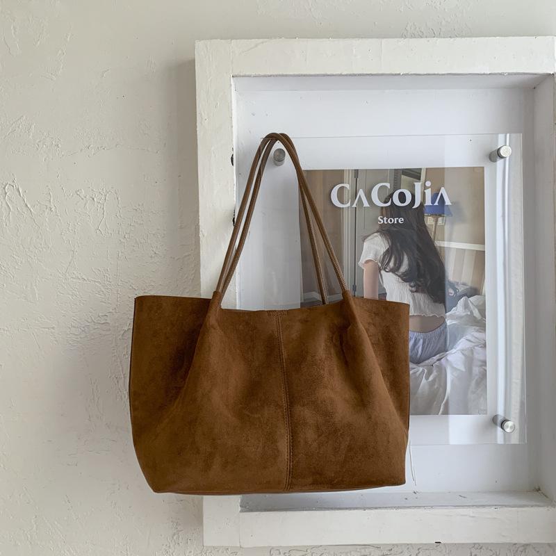 

Ретро велика замшева сумка жіноча 2025 осінь нова повсякденна сумка через плече універсальна сумка-тоут коричневий