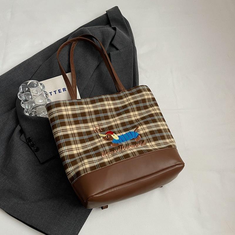 

Retro shoulder messenger bag casual tote bag simple shoulder bag 2024 summer new fashion niche commuter bag