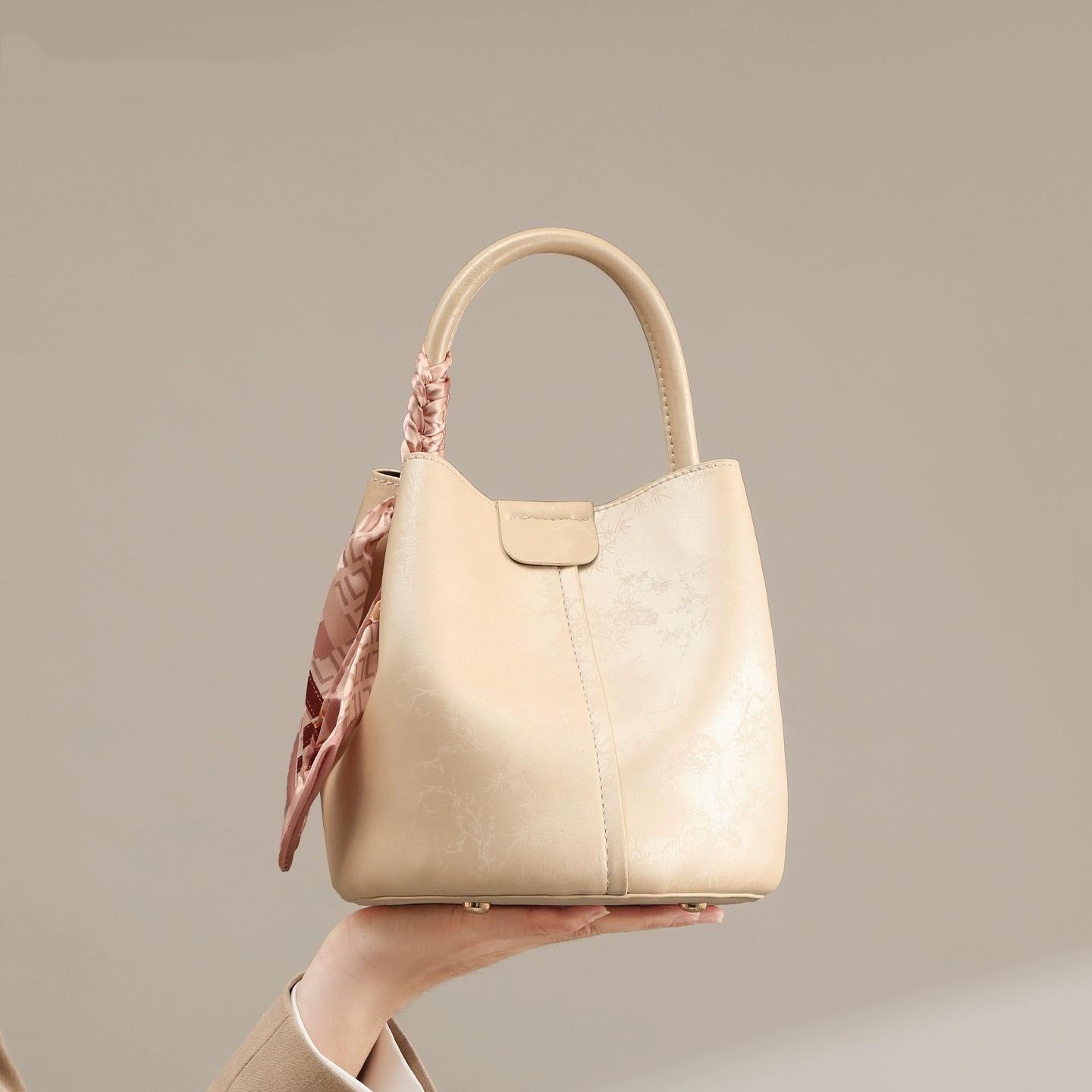 

Niche design high-end bucket handbag women s 2025 new fashion versatile shoulder bag silk scarf oblique span bag