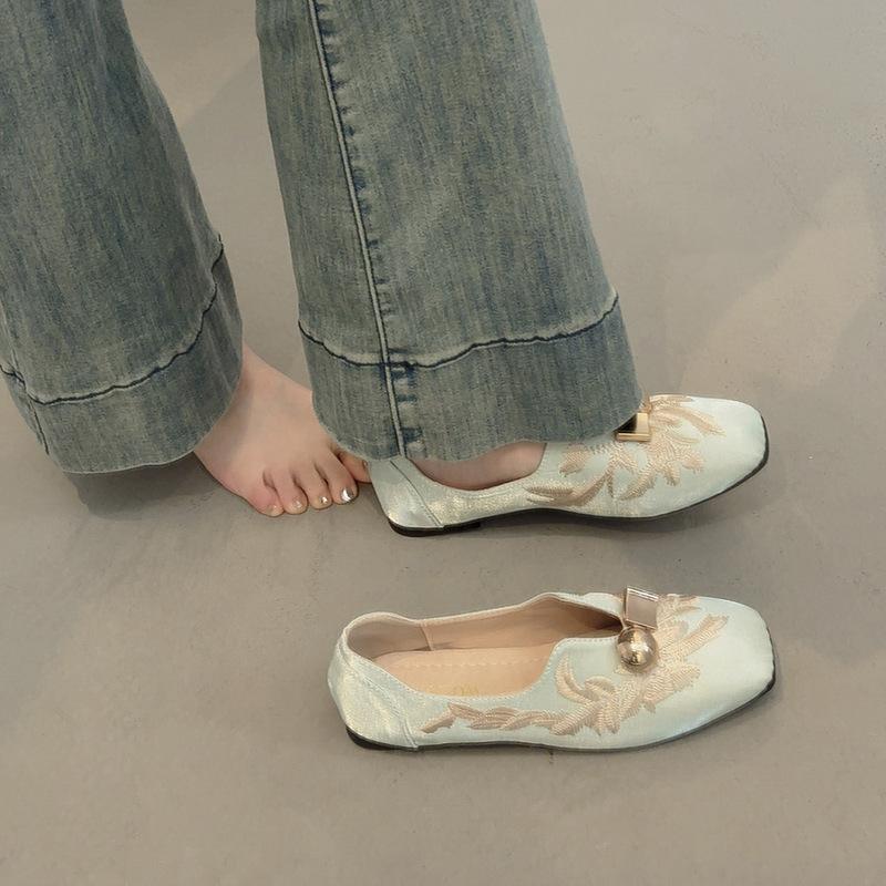 Retro new Chinese style 2025 spring new low-heeled women's shoes versatile square head single shoes women's Doudou shoes flat loafers