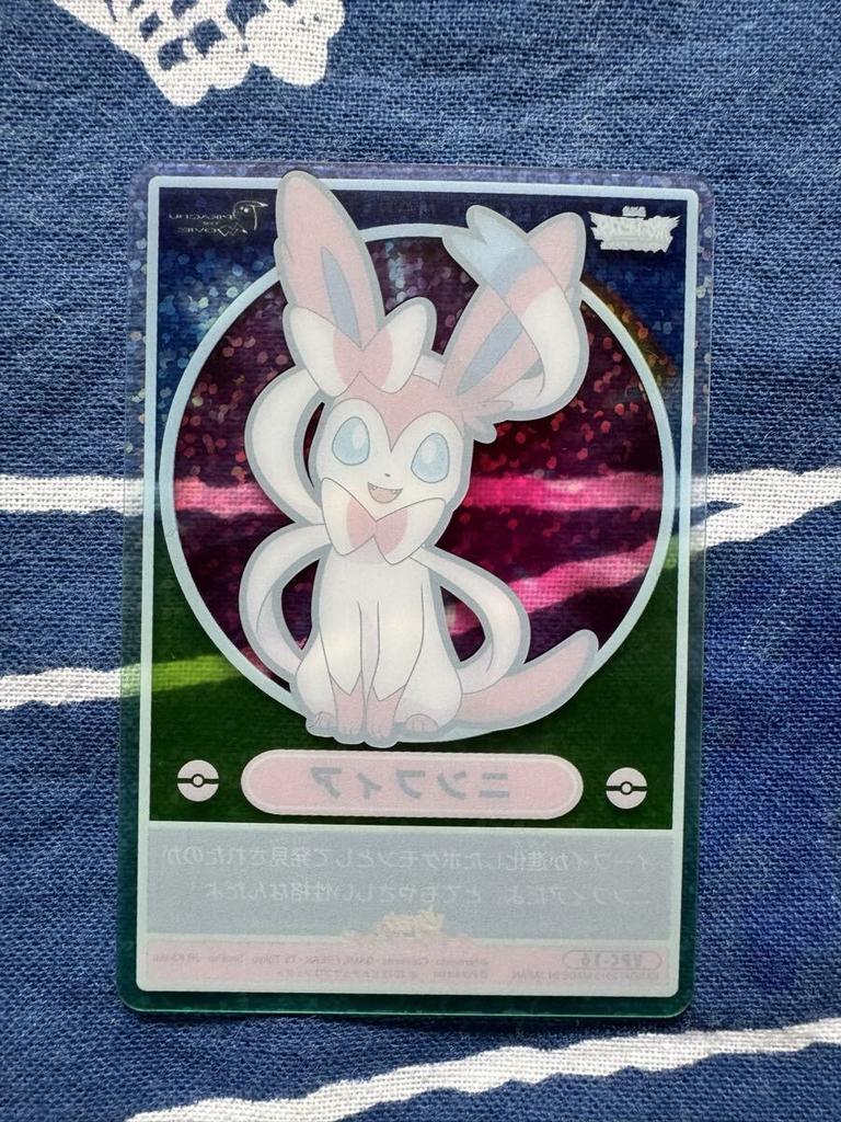 Pokémon Trading Card Bandai 2013 Best Wishes Sylveon Holographic Card