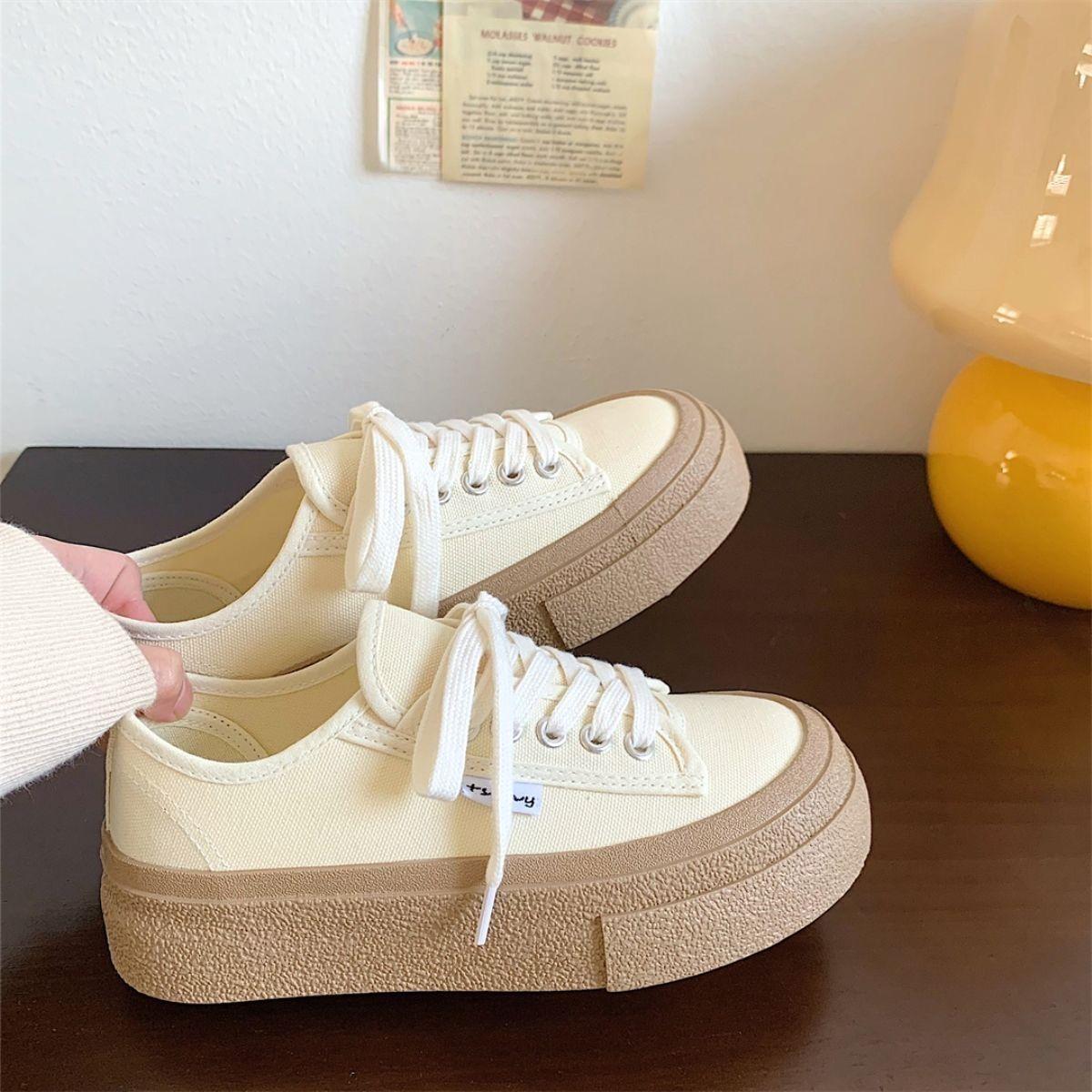 Летние новые модные маленькие белые туфли для женщин в нишевом гонконгском стиле — фото 2