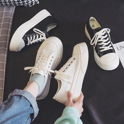 Încălțăminte pentru femei – Adidaşi