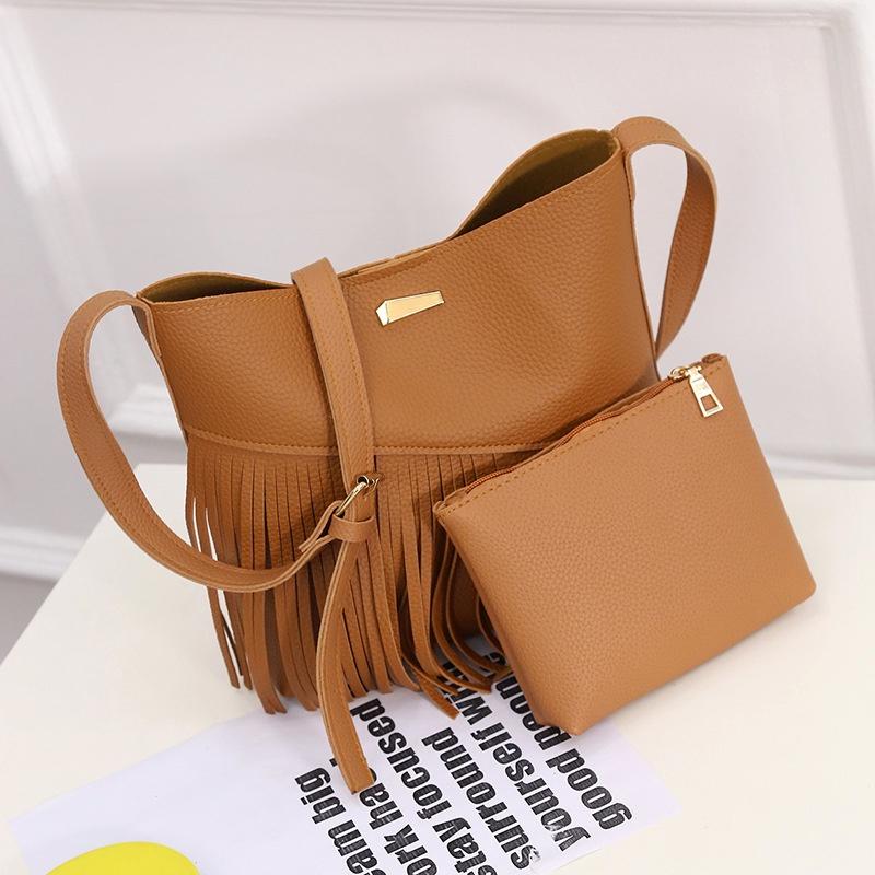 Timeless Leather Shoulder Messenger Bag Set For Women With Classic Appeal