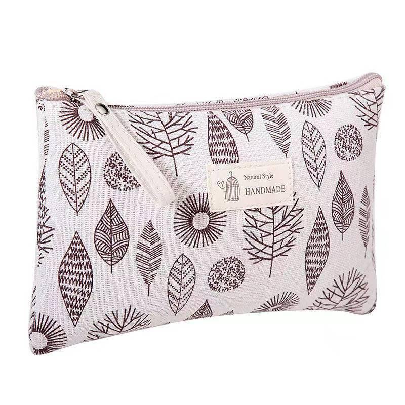 Spacious Cosmetic Bag: Stylish, Convenient Makeup & Travel Organizer