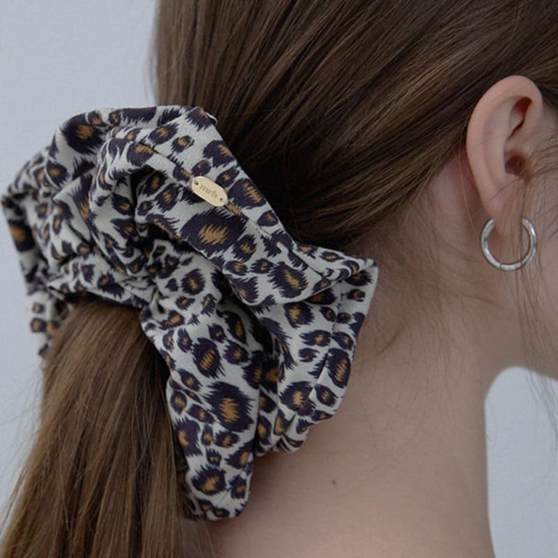 Marchen Leopard Scrunchie_2color