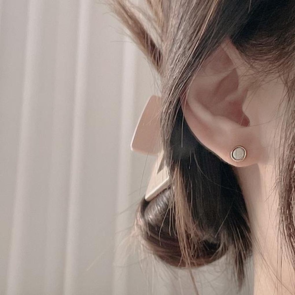 Women's Eternal Opal Round Piercing Earrings (2 Colors)