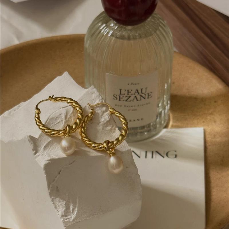 Retro Twist Pattern Pearl Earrings Light Luxury Design Autumn Winter Match Women's Senior Sense Everyday Ear Jewelry