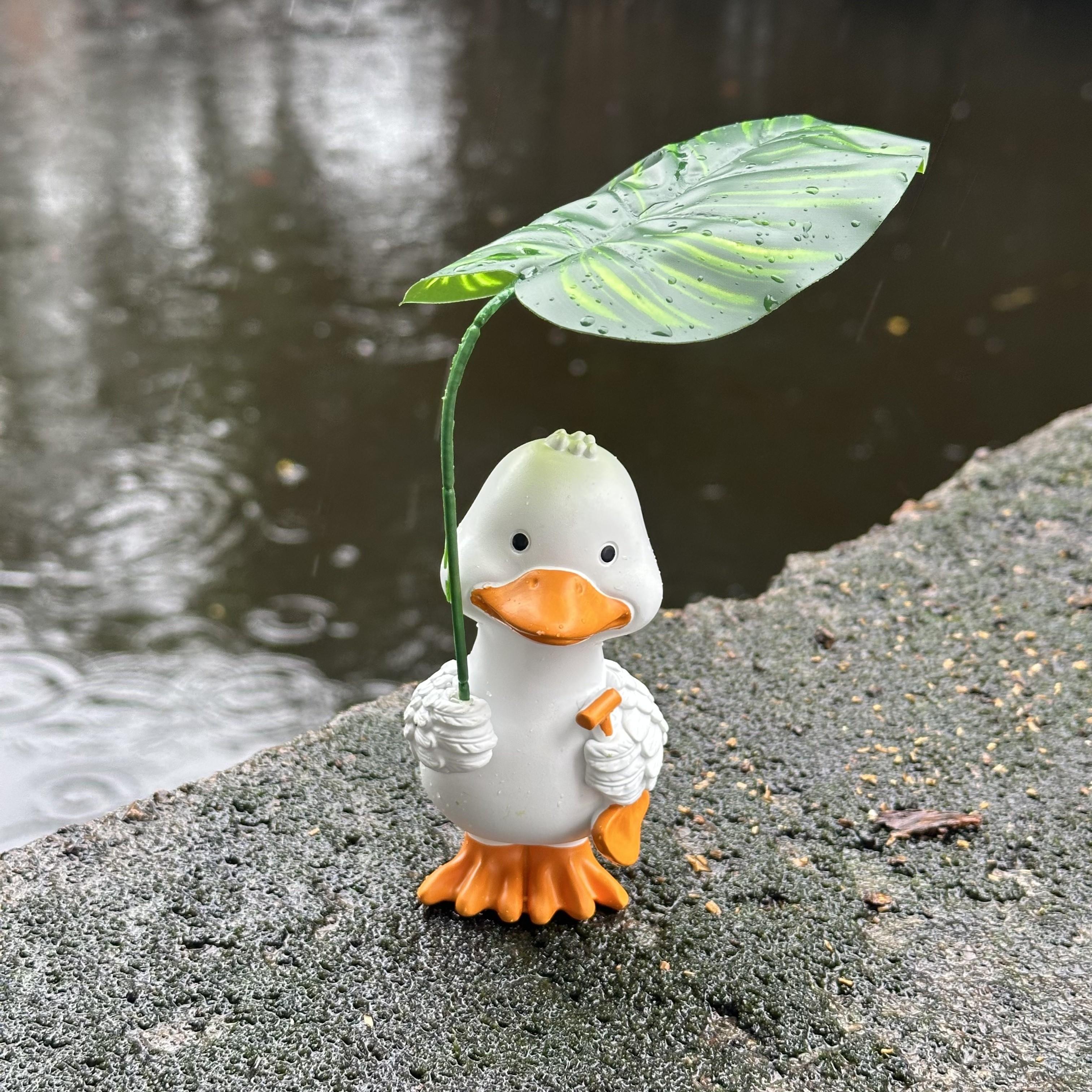 

Cute Duck Resin Statue Figurine with Umbrella , Cartoon Style Weather-Resistant Indoor/Outdoor Decor for Halloween, Christmas, Easter, Thanksgiving