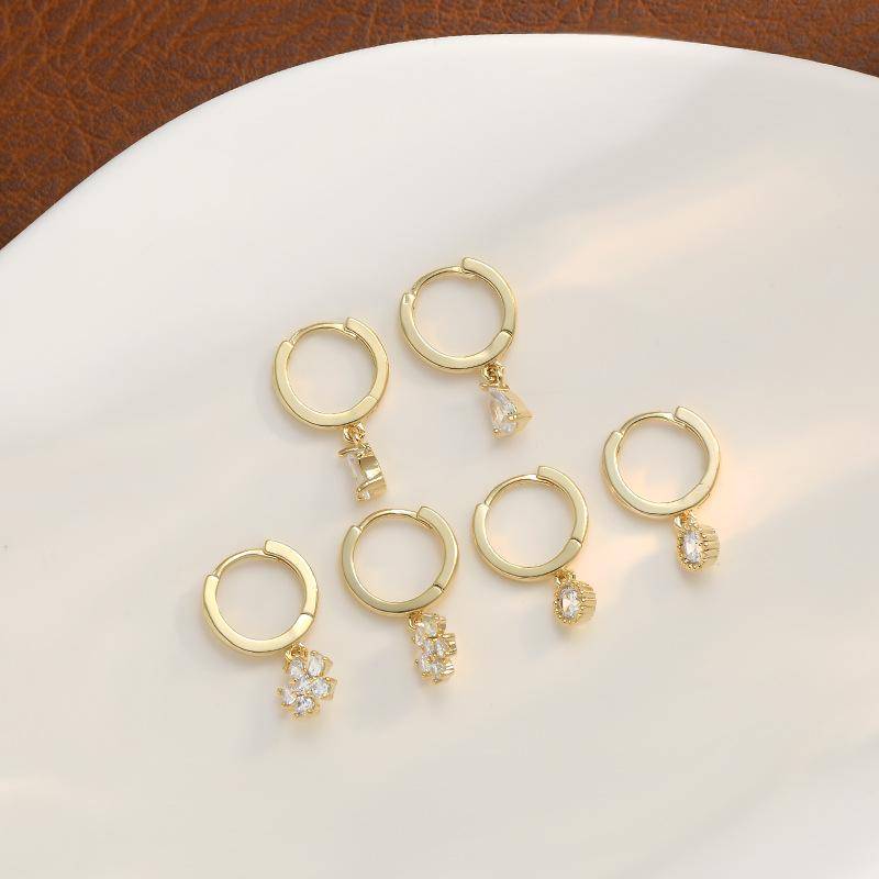 

Набор из трех пар сережек с пряжкой из нежного сияющего циркония, милые серьги с женской пряжкой, модные украшения для женщин, аксессуары для подарков на вечеринку