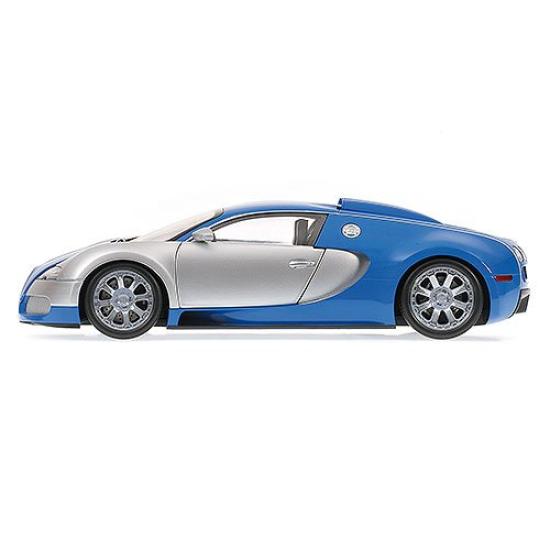 Minichamps Bugatti Veyron Centenaire 2009 Finished Product 1/18 (Chrome/Blue)