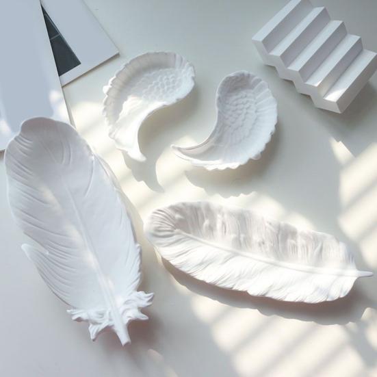 White Feather Jewelry Tray, Plaster Feather Trinket Dish, Decorative Wing Jewelry Dish for Earrings Necklaces Bracelets Dressing Table Decor