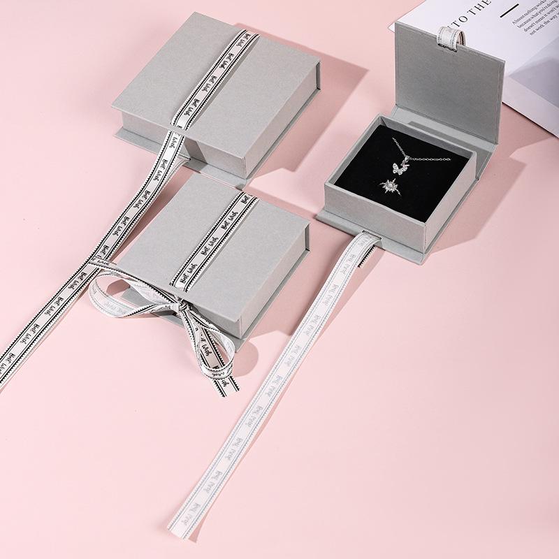 

Магнитная коробка-книжка с лентой для ювелирных изделий - Хранение ожерелий, браслетов, серег