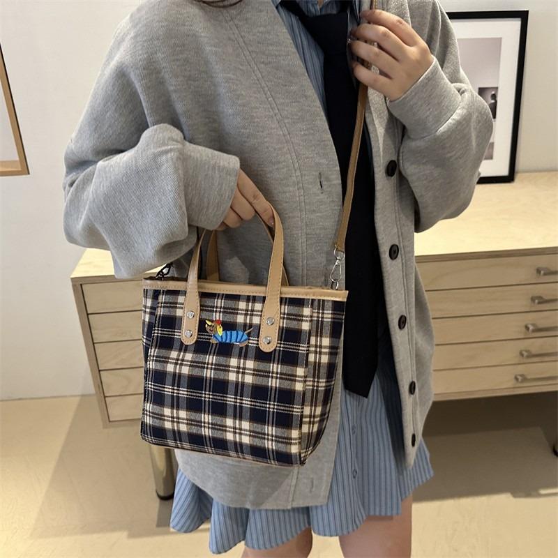 Niche Design Hand Carry Fashion Casual Bucket Bag New Beautiful Fashion Shoulder Bag Messenger Bag Basket