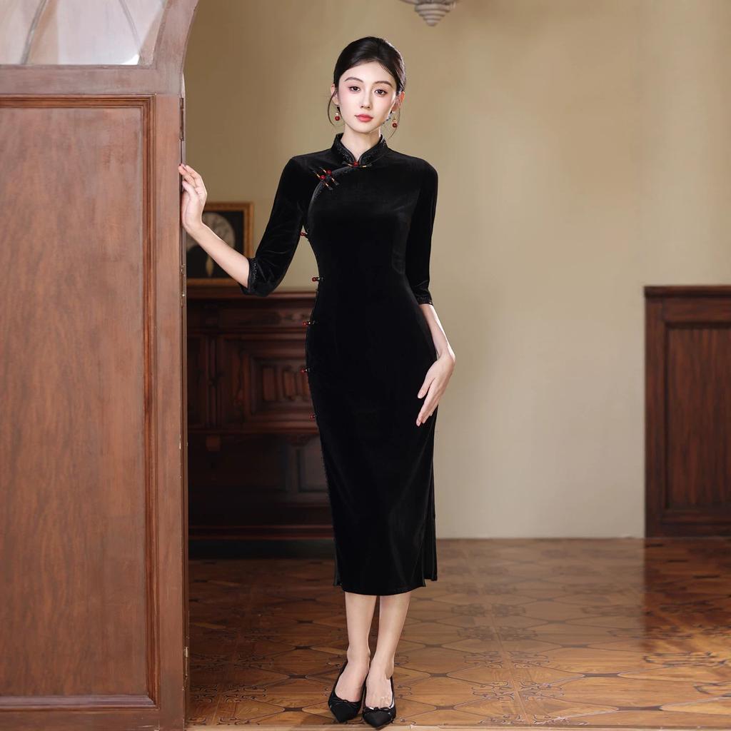 New Chinese-style black velvet cheongsam with long sleeves 1011 autumn new models, simple and slim waist, beautiful temperament, daily wear