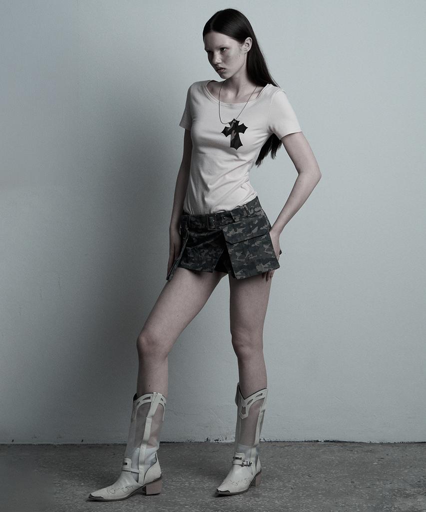 ILLIO Pink-Camou Cross Necklace T-Shirt