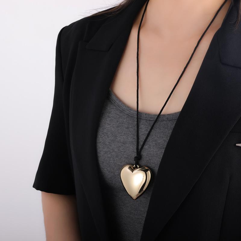 The same black rope big love pendant necklace plated with real gold exaggerated personality peach heart sweater chain spring and summer