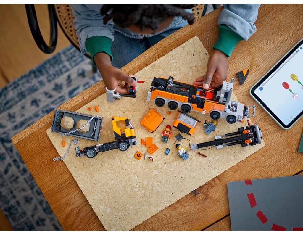 LEGO Klocki City – Ciężki holownik z dźwigiem (60467)