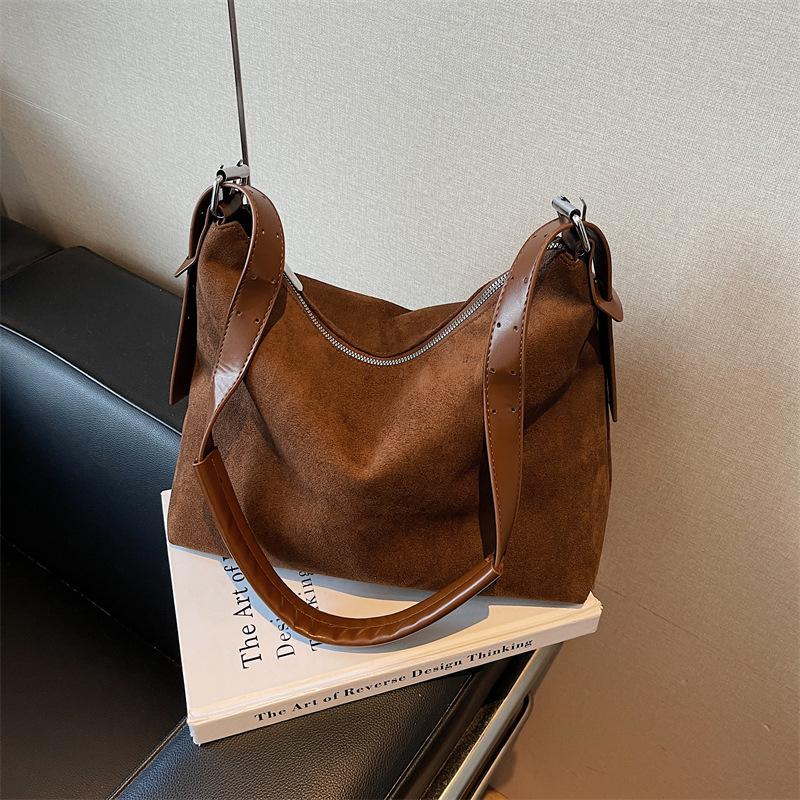 

New suede bag female senmeng fashionable retro large-capacity shoulder bag relaxation casual tote bag коричневый