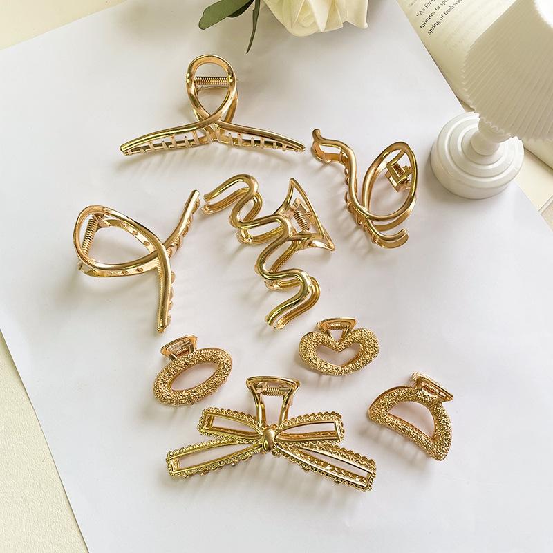 Korean Version Niche Metal Large Hair Claw for Women, New Shark Clip, Simple Shower Hairpin, Personalized Style