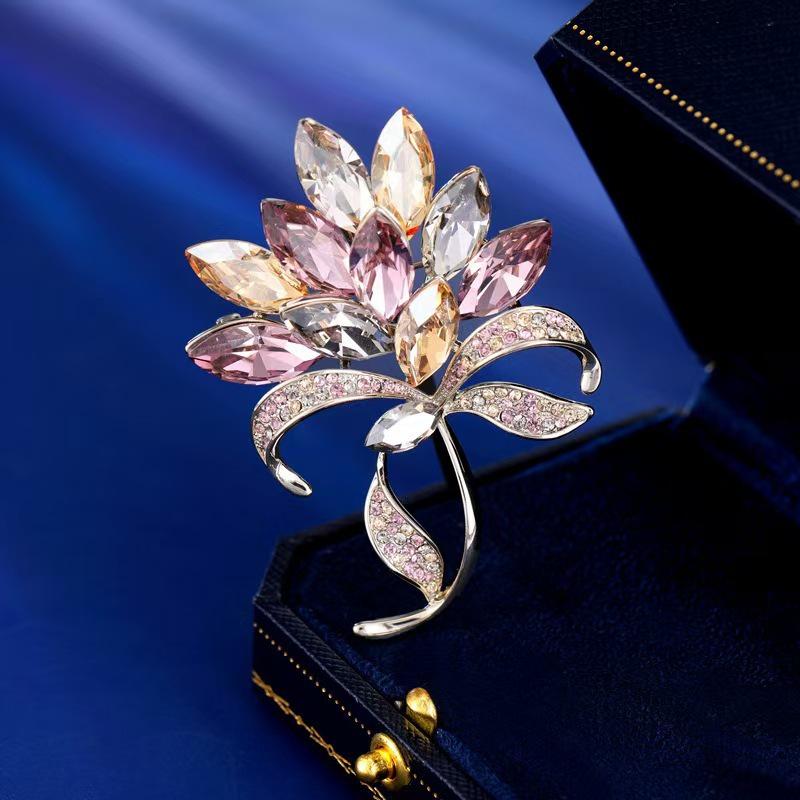 Exquisite Butterfly Rhinestone Brooch - Versatile 3D Floral Alloy Accessory for Women
