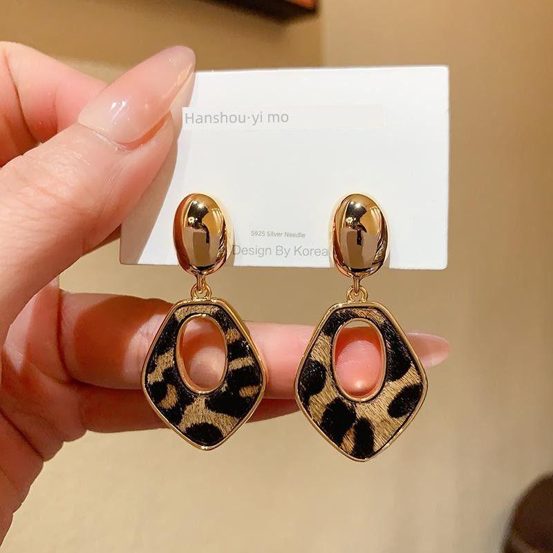 Leopard Print Earrings for Women, Hong Kong Style, High-End and Elegant Earrings, European and American Design Earrings, Sexy and Fashionable Earrings