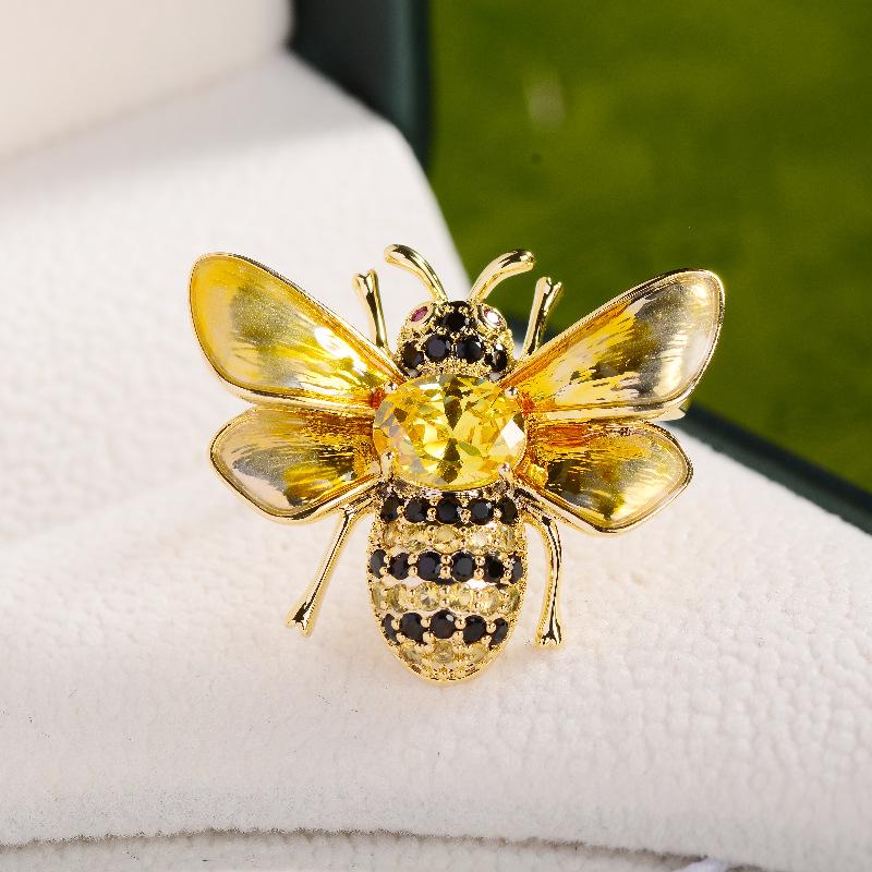 Stylish And Cute Little Bee Brooch Elegant And Creative Enamel Color Clothing Decoration Pins Simple Accessories