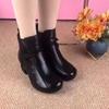Retro mother soft-soled short boots women's autumn and winter soft leather boots new middle-aged and elderly middle-heeled velvet leather shoes