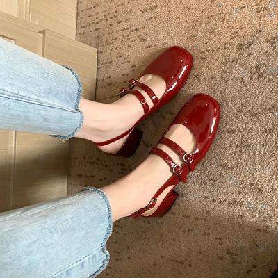 Koreaanse versie van modieuze Mary Jane enkelschoenen 2025 zomer nieuw retro vierkante neus laag uitgesneden dubbelknops lege tas hoofd sandalen