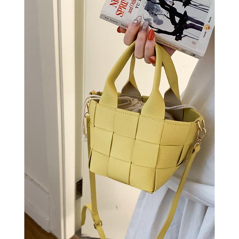 Korean woven portable bucket bag women's 2025 summer new simple versatile vegetable basket shoulder messenger bag