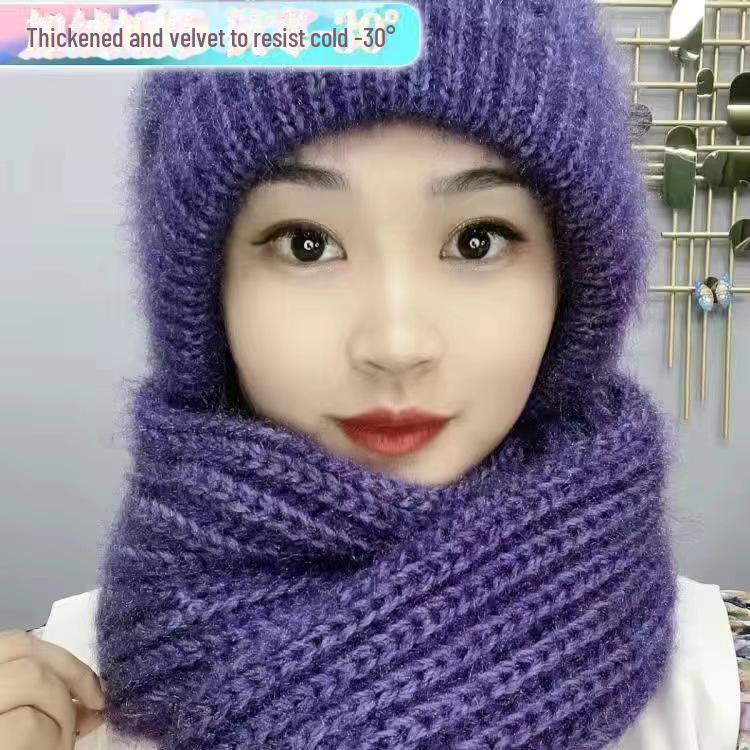 Plüschiges Set aus Wintermütze und Schal aus Silberfuchssamt