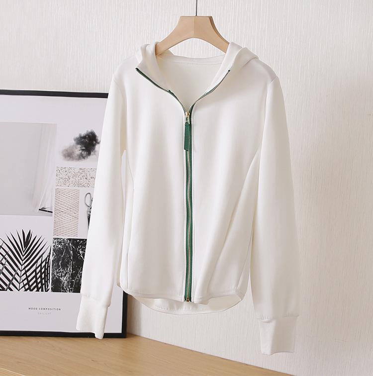 

Женская приталенная куртка с капюшоном на молнии для весны и осени Large белый