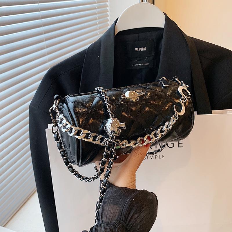 Luxury Diamond Lattice Chain Crossbody Bag: Fashion-Forward, Versatile Round Cylinder for Women