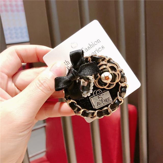 

Stylish Stylish Camellia Flower Geometric Round Bow Pin Brooch Jewelry High End Lapel Pins Badge Stylish Trendy Scarf Buckle Women AccessoriesFashion чорний