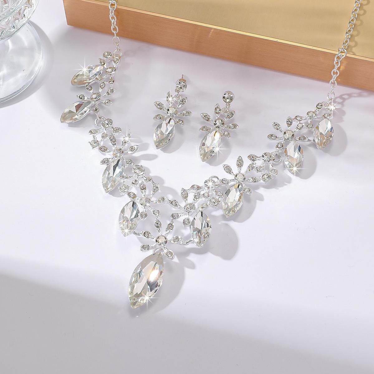 Elegant Rhinestone Necklace Jewelry Set for Women - Versatile Evening and Banquet Accessory