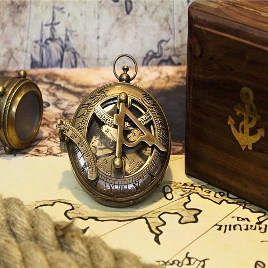 

Латунный Солнечный Компас Морской Декор, Неподвластное Времени Сокровище для Коллекционеров и Путешественников