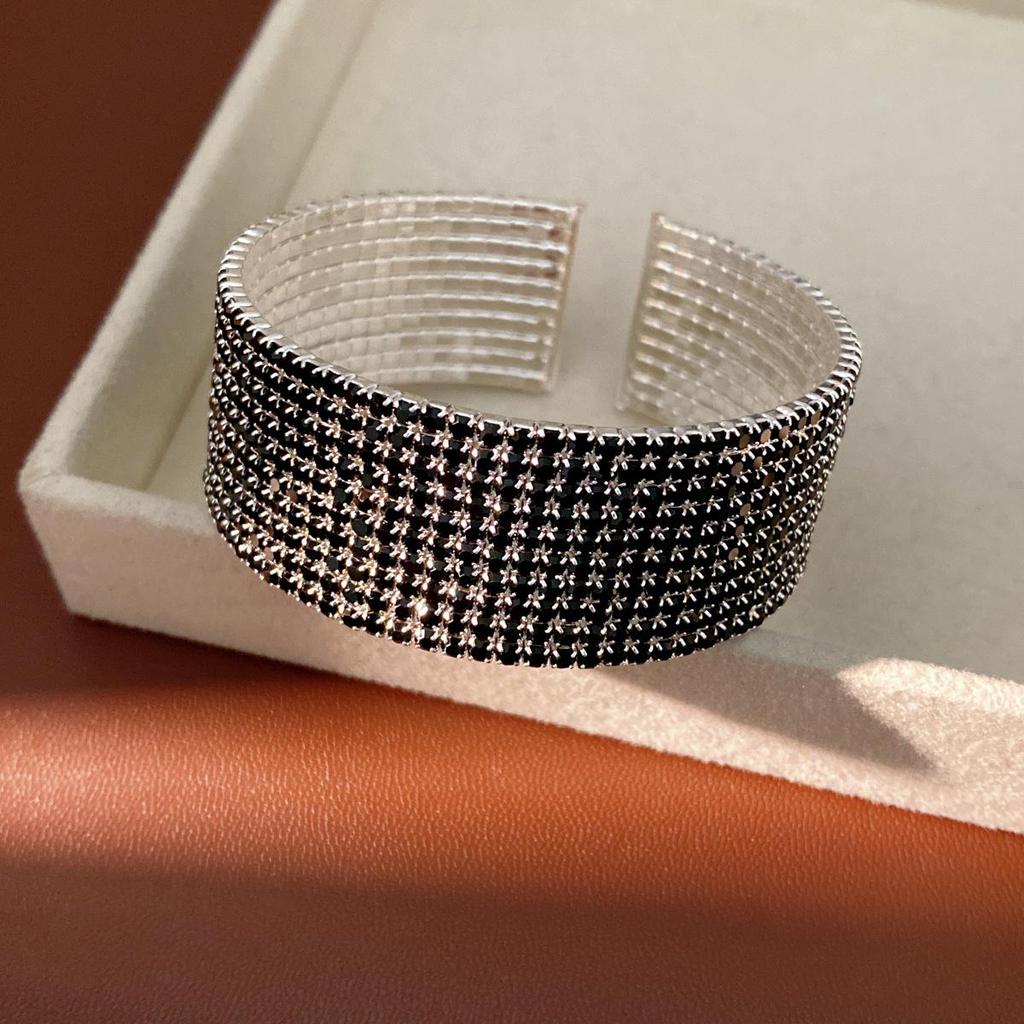 Exquisite Diamond-Inlaid Multi-Layer Elastic Bracelet: Elegant, Fashionable Hand Jewelry