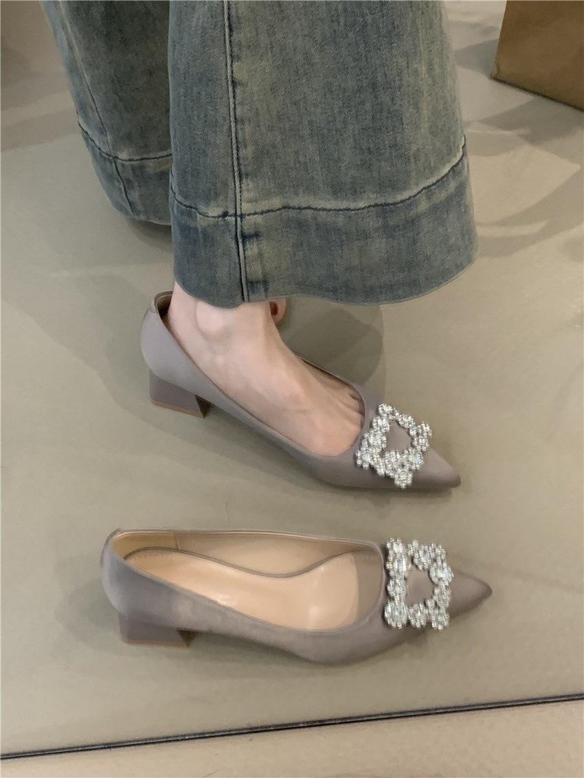 

Женские туфли на высоком толстом каблуке с квадратной пряжкой из стразов, новые 2025, шелковые, с острым носком, с вырезом, свадебные туфли, лодочки 39 серый