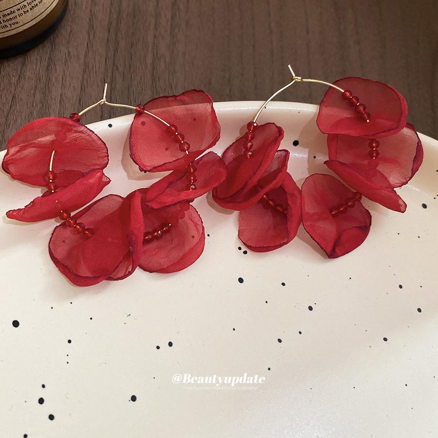 

Fabric Flower Round Earrings with a Sense of Niche Design, Ear Buckles with a Niche Temperament, and Earrings