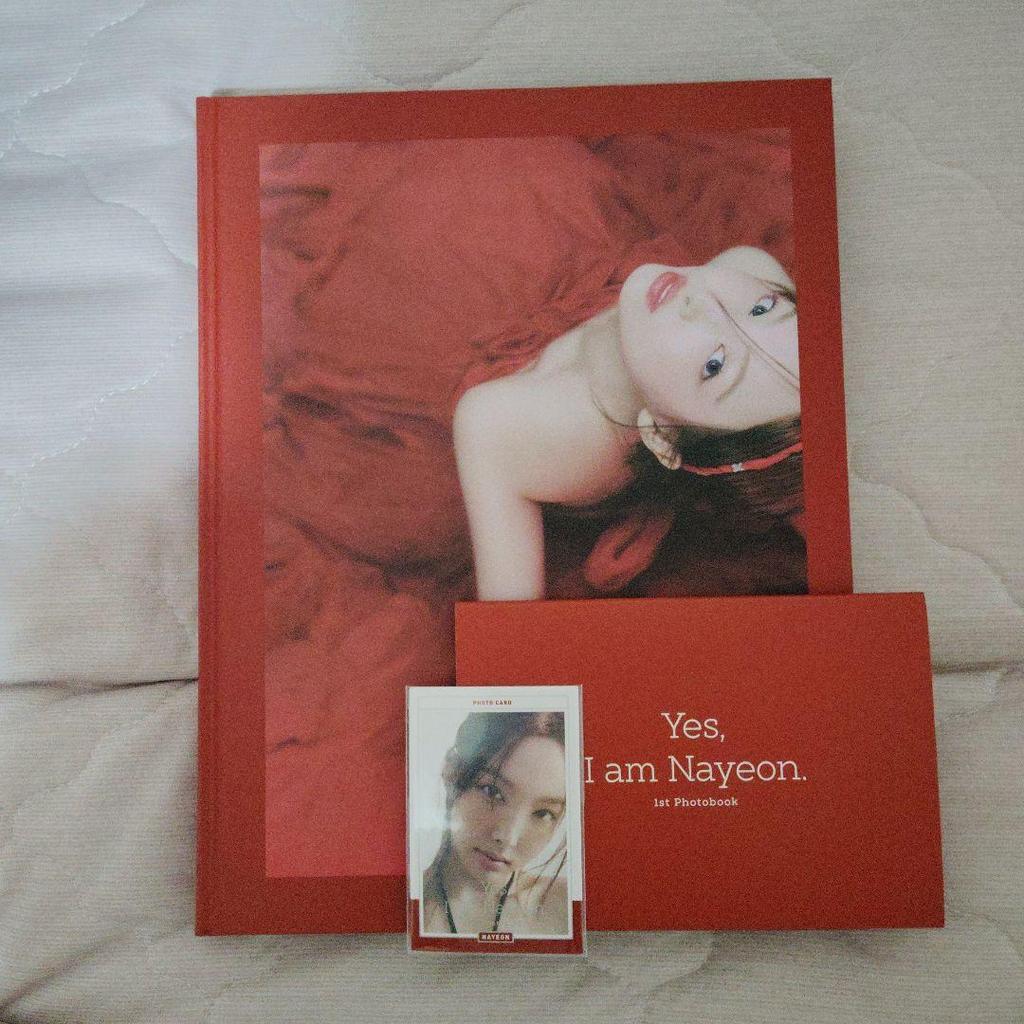 [USED] Yes, I am Nayeon. Photobook