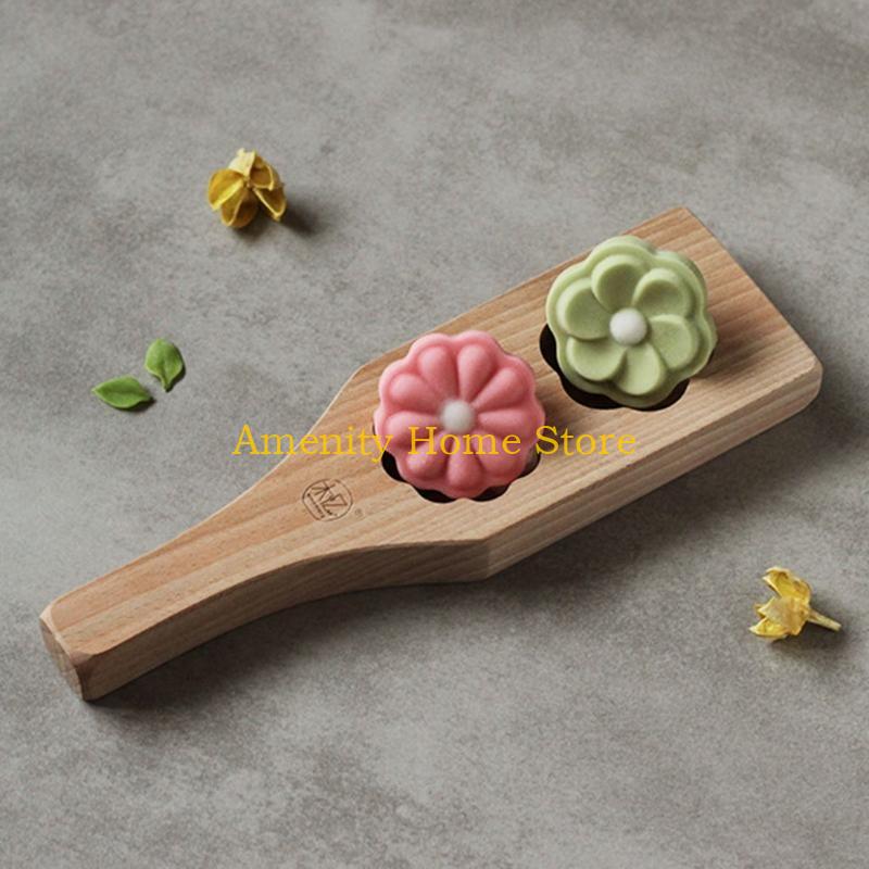 

F26C 3D Flower Pattern Eco-Environmental Traditional Wooden Cookie Carved Round Wooden Mould Easy Clean Gift for Family Home CN