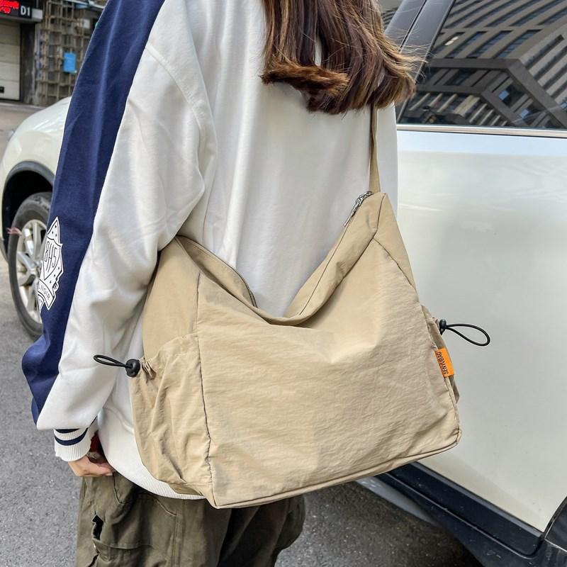 Large-capacity Simple Tooling Wind Messenger Bag Women's Solid Color Lightweight Tote Bag 2025 Summer New Sports Shoulder Bag