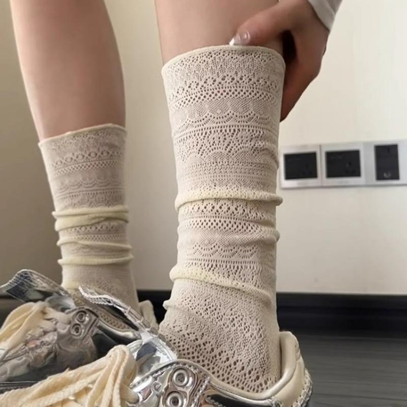 Ballett-Stil Schwarz, Weiß und Grau Ausgesparte Frotteesocken Spitze Wadenformende Socken Retro-Stil Freizeit-Mittelschaftsocken