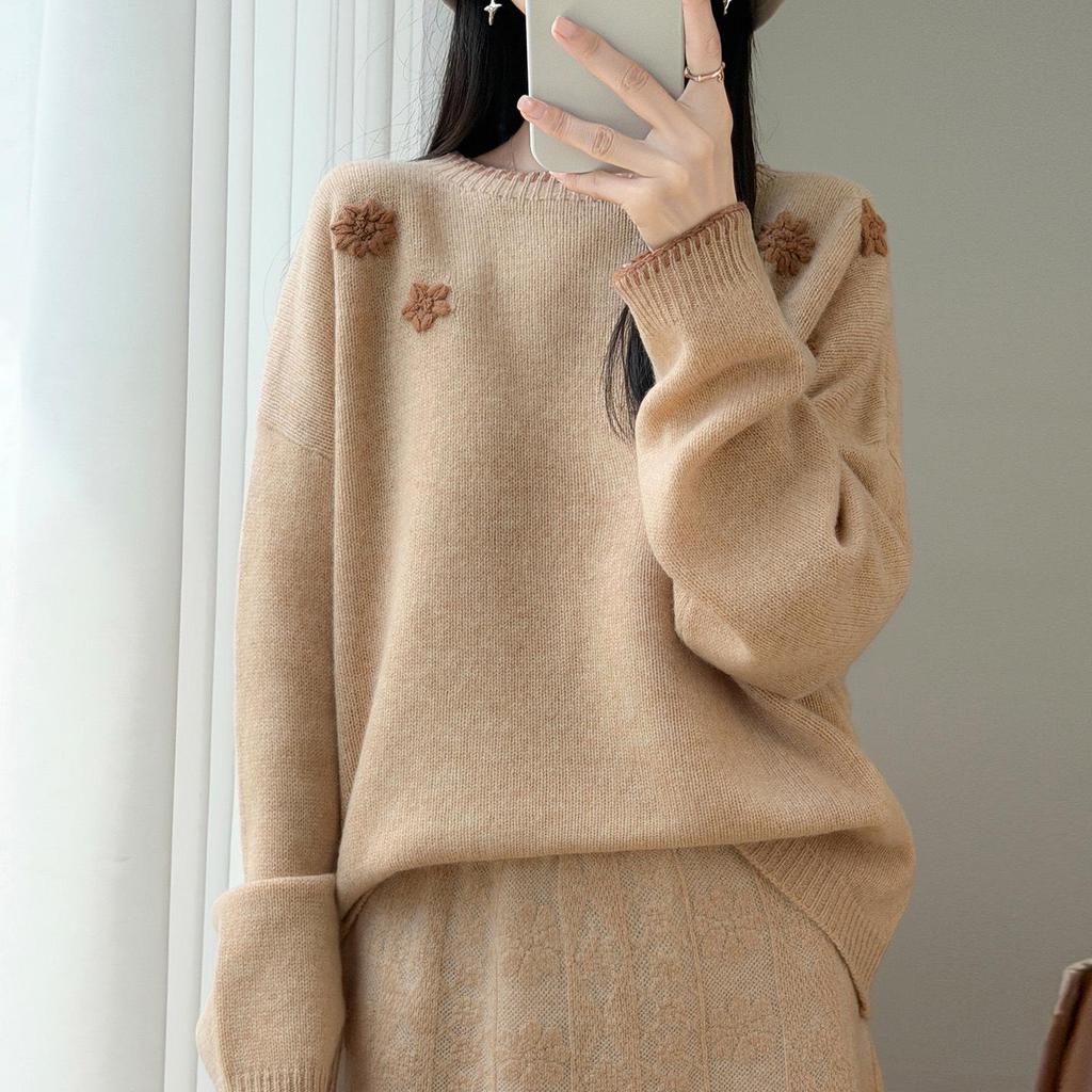Color Block Embroidered Pure Wool Round Neck Knitwear - Women's Loose Fit Long Sleeve Sweater for Autumn and Winter