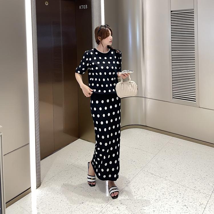Korean Chic Summer Vintage Temperament Round Neck Polka Dot Short-sleeved Knitted Sweater + High Waist Hip Skirt Two-piece Set