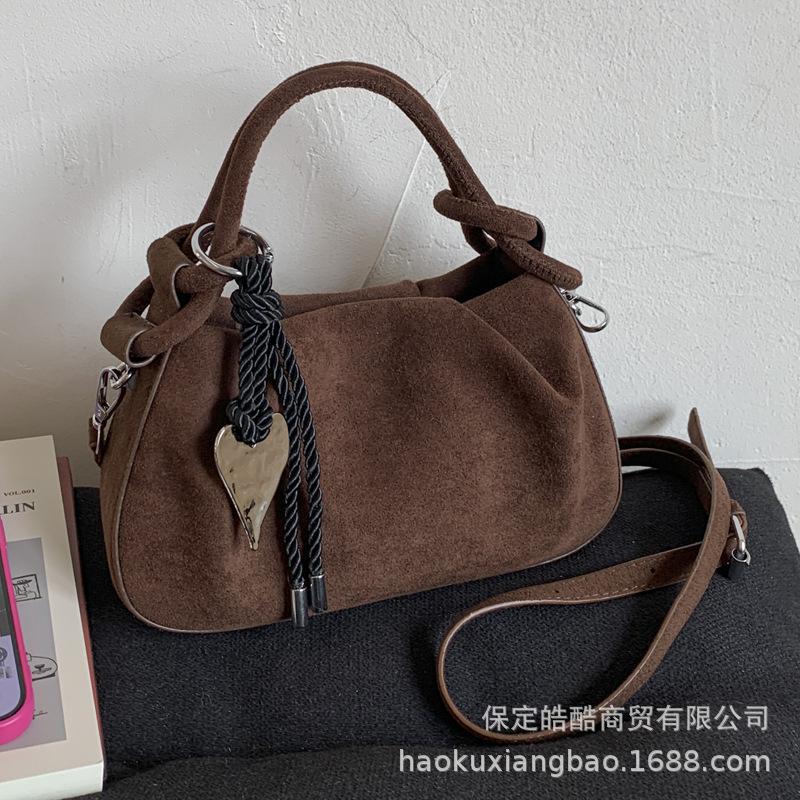 Retro Small Bag Women's Autumn and Winter 2025 New Fashion Niche Design Shoulder Messenger Bag Korean Version Ins Dumpling Bag