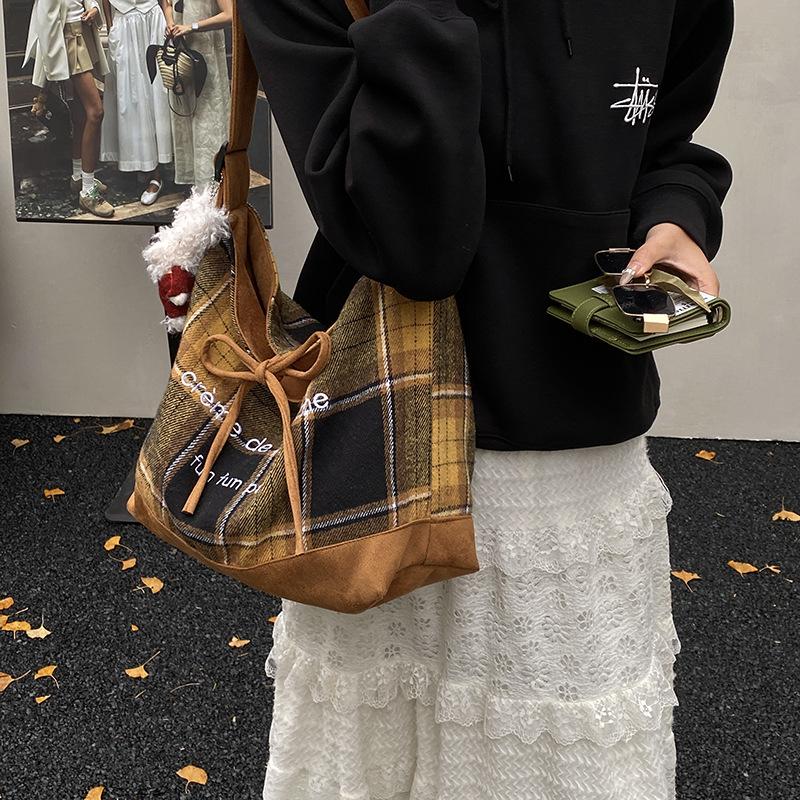 Plaid Canvas Tote Bag Female Korean Ins Style Autumn and Winter Retro Messenger Bag Student Leisure Commuter Shoulder Bag