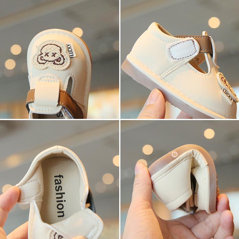 Cartoon Squeaky Soft Sole Baby Shoes with Magic Tape for First Walkers, Non-Slip, for Boys and Girls, Spring & Autumn.